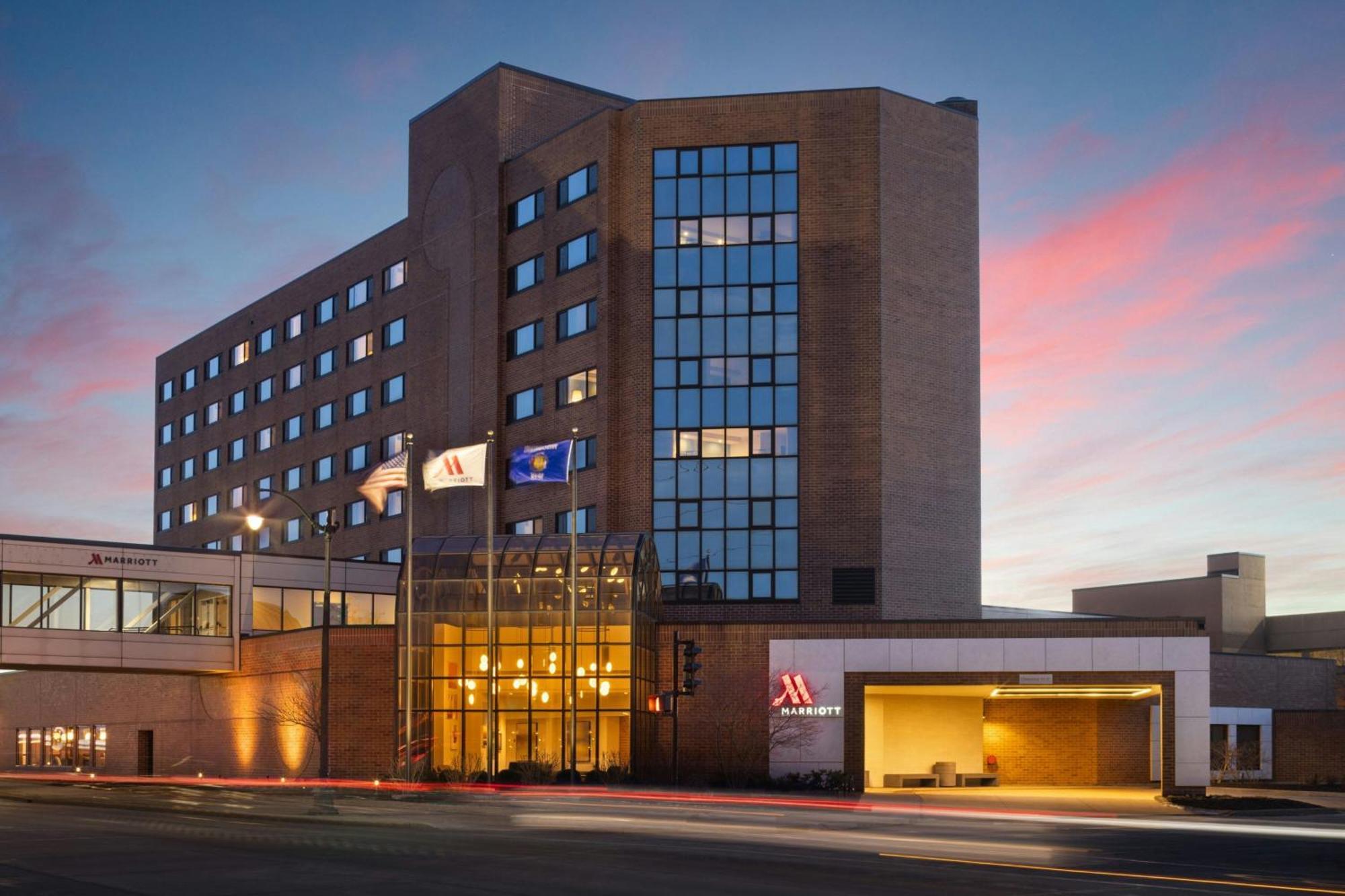 Oshkosh Marriott Waterfront Hotel & Convention Center Exterior foto